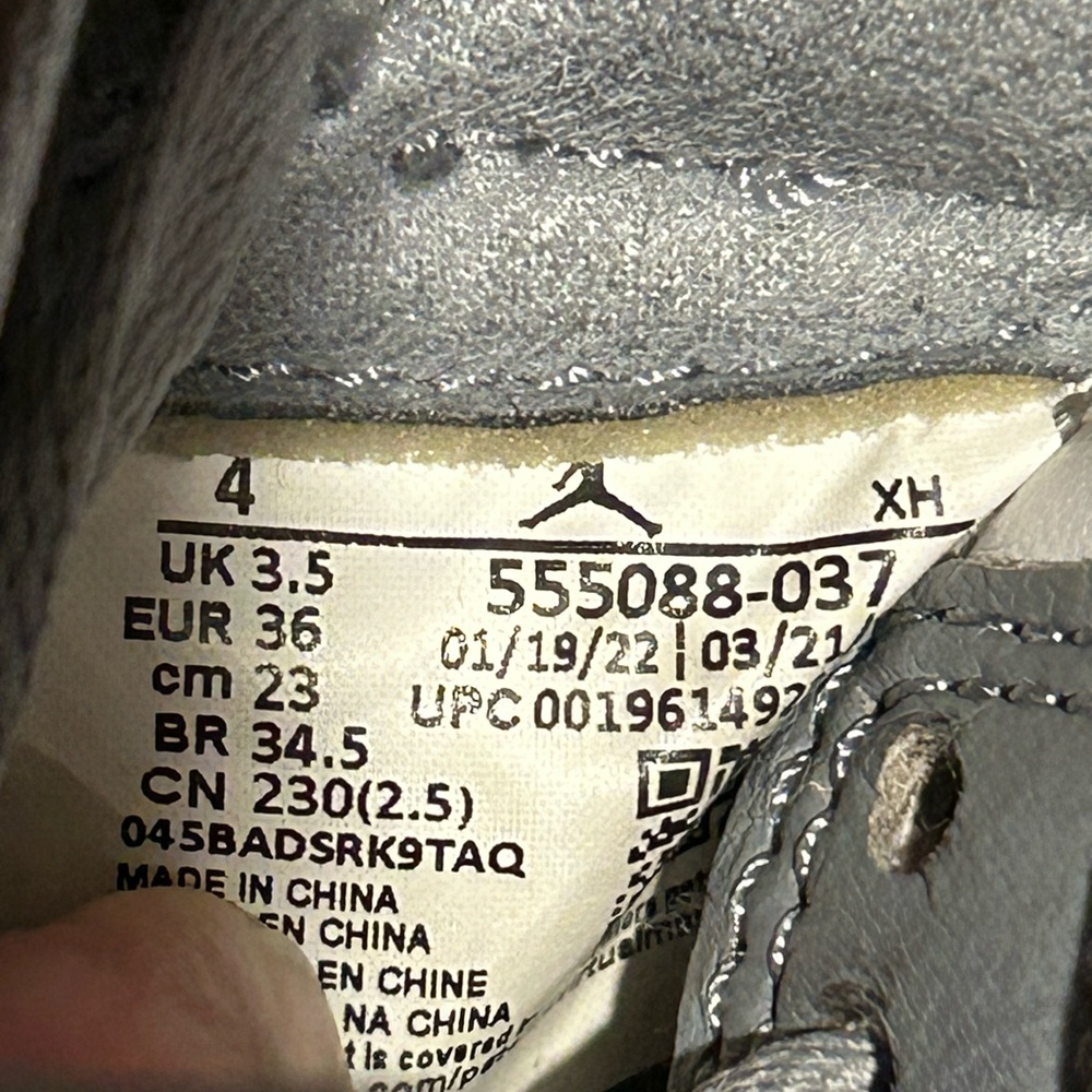 Nike Air Jordan 1 Retro High OG Stealth White Grey Size 4Y - Picture 9 of 11
